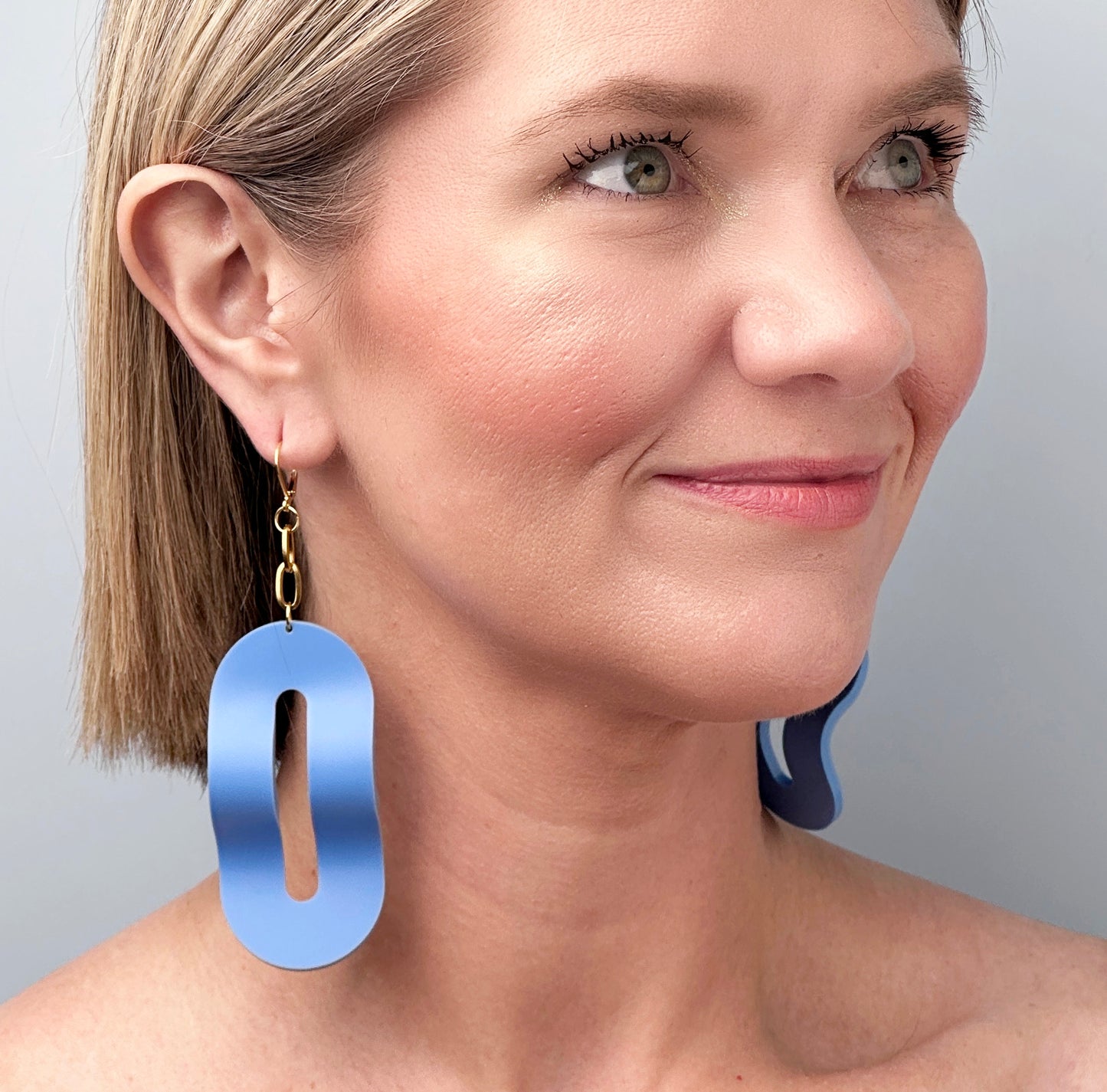 Mismatched Length Wavy Oval Chain Earrings