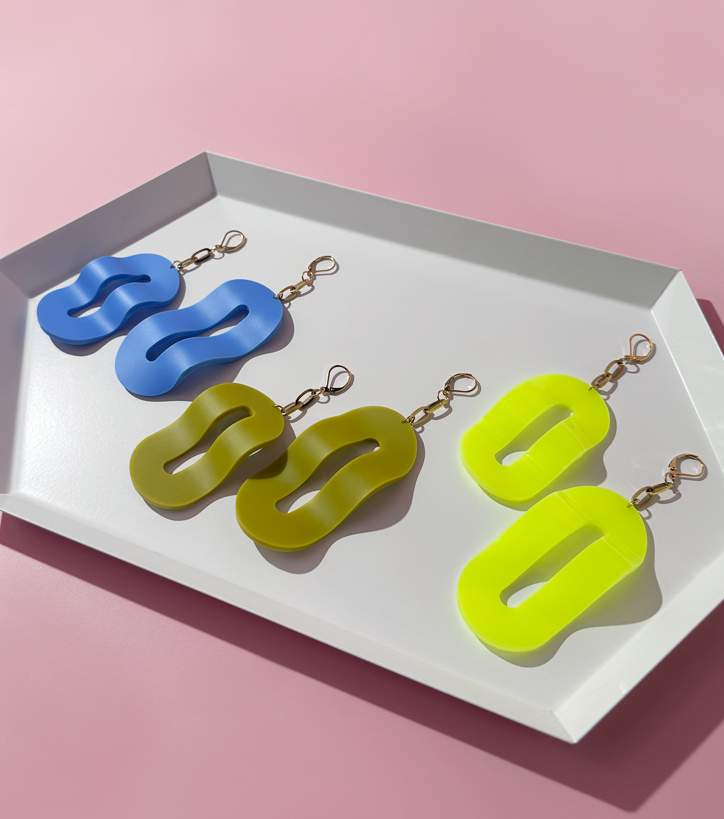 Mismatched Length Wavy Oval Chain Earrings